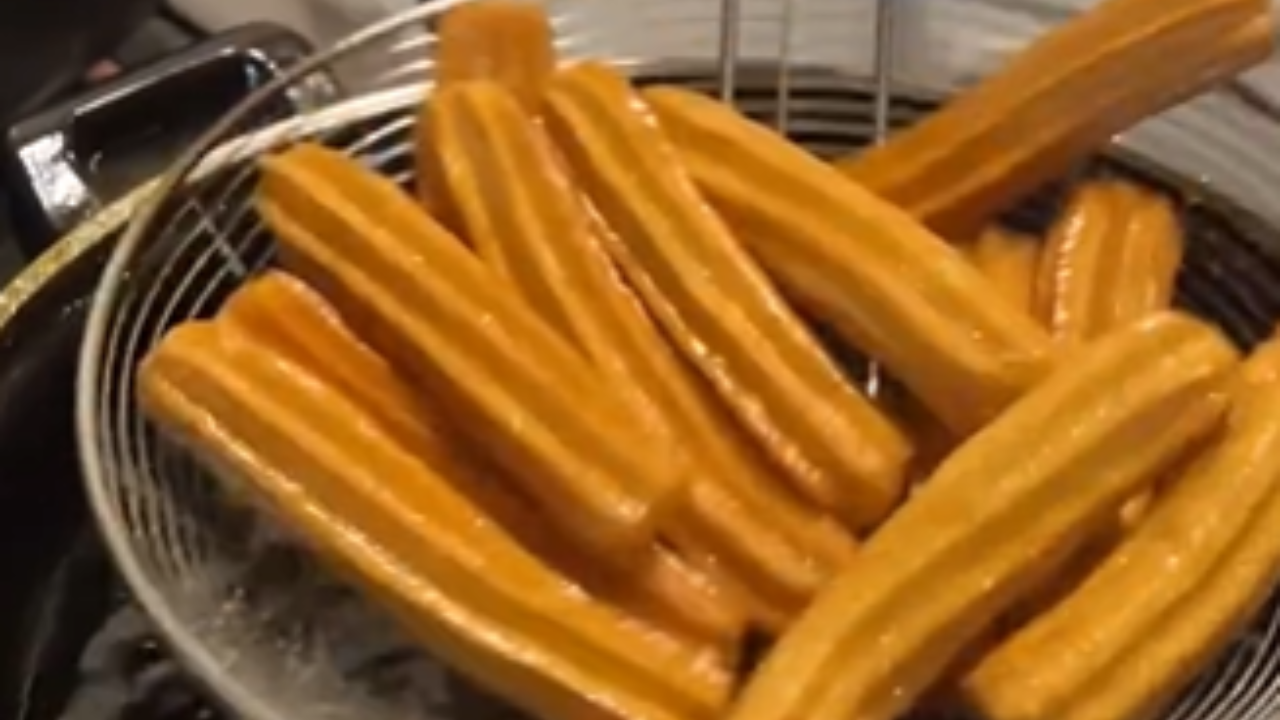 Churros credits-moffles-instagram Churros credits-moffles-instagram